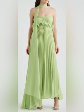 green dress loft Casual Short By In Green, Size: S Beautifully draped Color:White, Gold Low Back Bra Converter Neckline:COWL